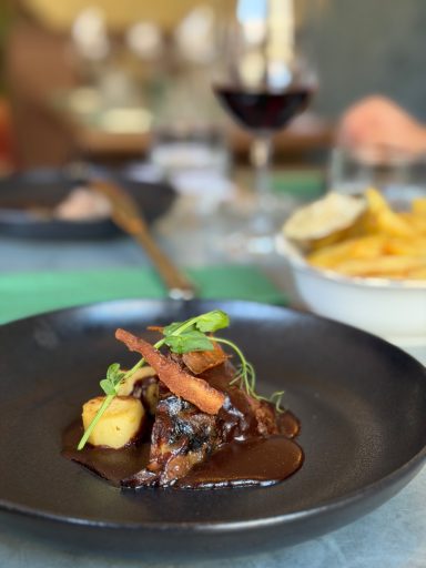 Professionele foodfotografie van een gastronomisch gerecht voor social media, gemaakt door BvSocials